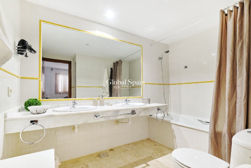 Location à court terme - Appartement -
PUNTA PRIMA - La Entrada