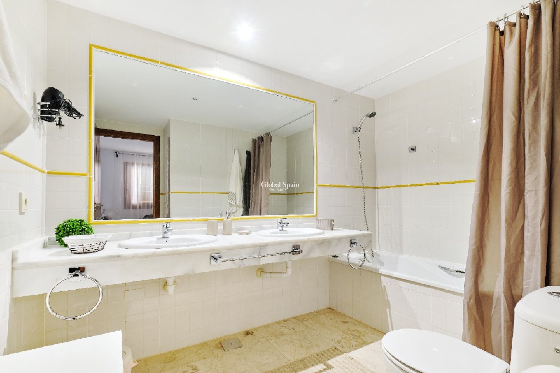 Location à court terme - Appartement -
PUNTA PRIMA - La Entrada