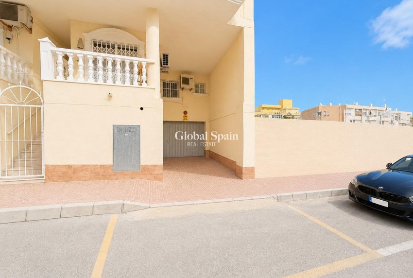 Location longue durée - AIRE DE STATIONNEMENT / GARAGE -
TORREVIEJA - Centro