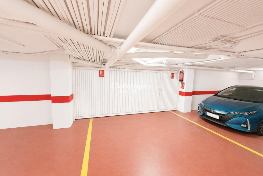 Location longue durée - AIRE DE STATIONNEMENT / GARAGE -
TORREVIEJA - Centro