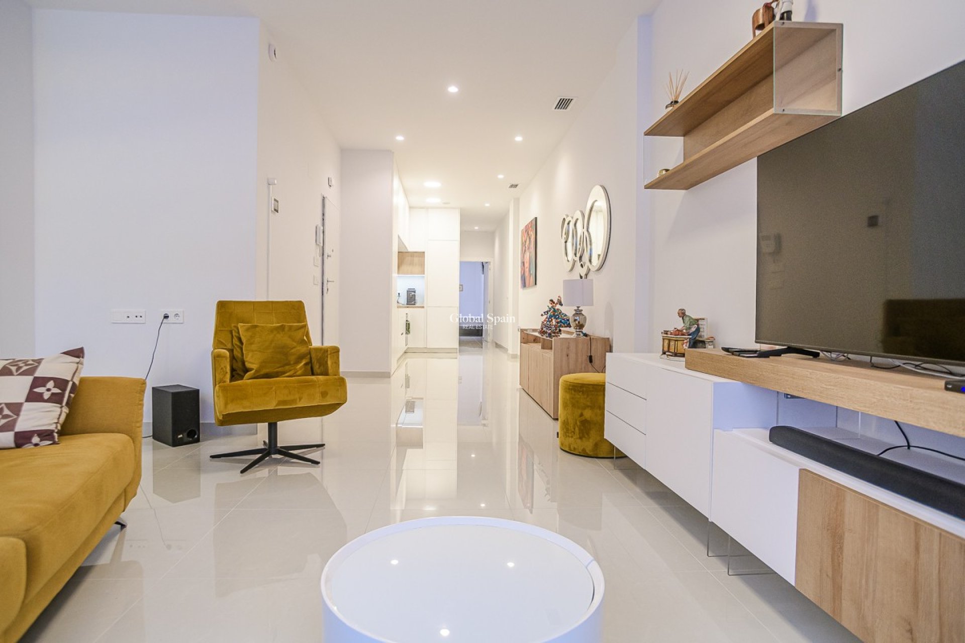 Location longue durée - APPARTEMENT -
TORREVIEJA - Torrevieja