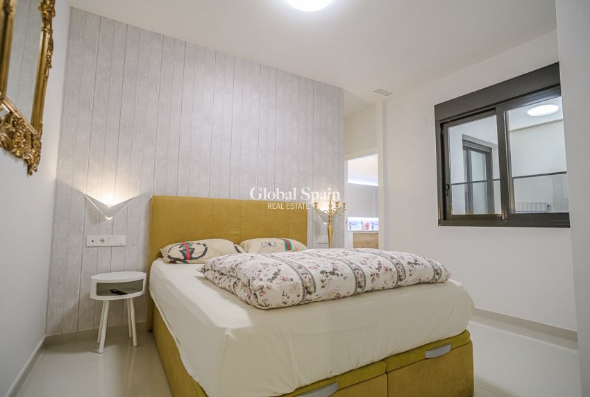 Location longue durée - APPARTEMENT -
TORREVIEJA - Torrevieja