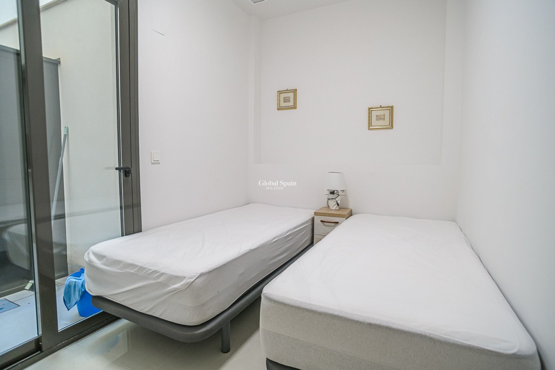 Location longue durée - APPARTEMENT -
TORREVIEJA - Torrevieja