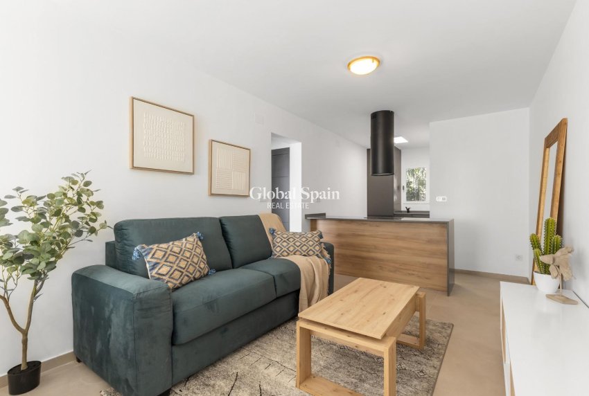 Location longue durée - APPARTEMENT -
TORREVIEJA - Zona los Frutales