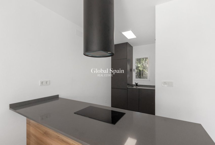 Location longue durée - APPARTEMENT -
TORREVIEJA - Zona los Frutales