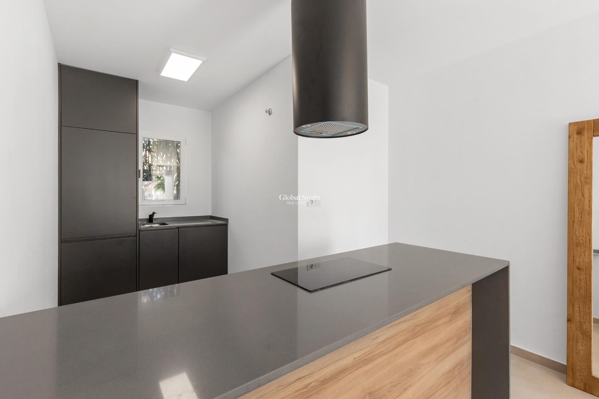 Location longue durée - APPARTEMENT -
TORREVIEJA - Zona los Frutales