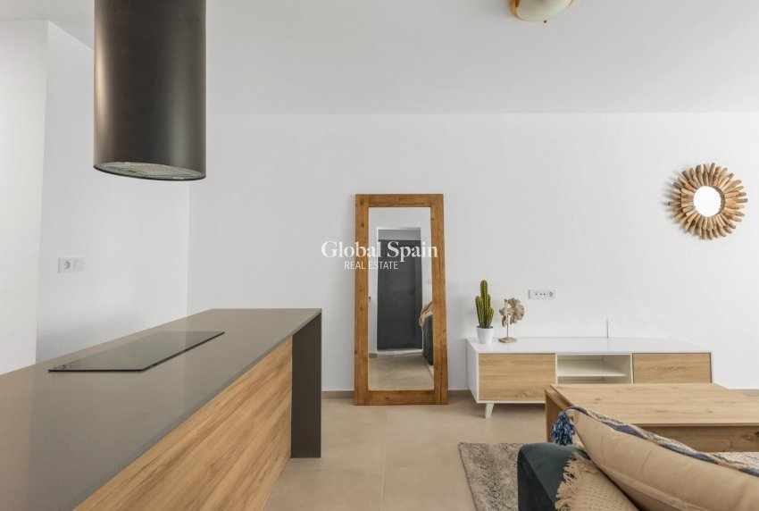 Location longue durée - APPARTEMENT -
TORREVIEJA - Zona los Frutales