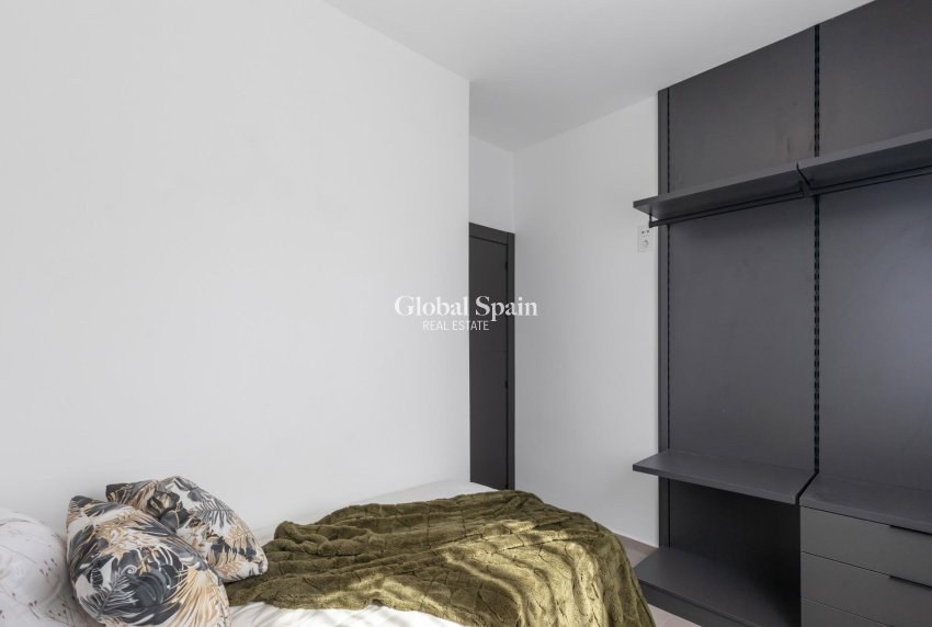 Location longue durée - APPARTEMENT -
TORREVIEJA - Zona los Frutales