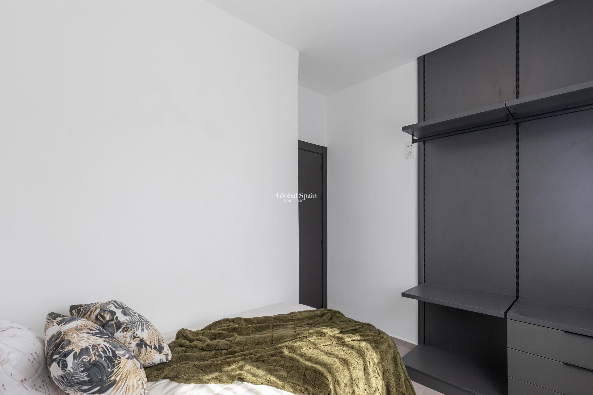 Location longue durée - APPARTEMENT -
TORREVIEJA - Zona los Frutales