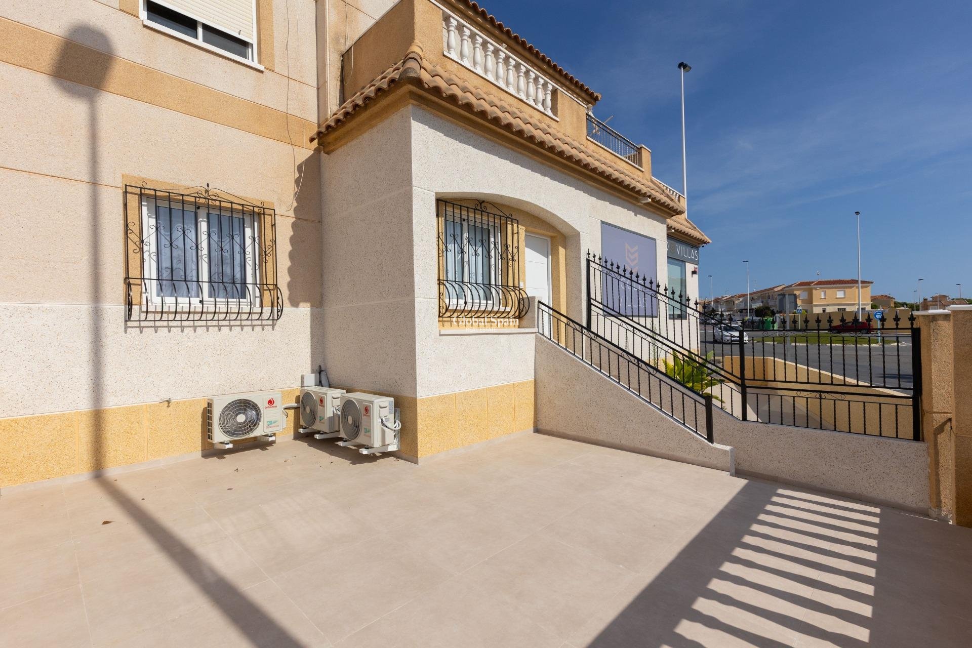 Long Term Rental - APARTMENT -
TORREVIEJA - Zona los Frutales