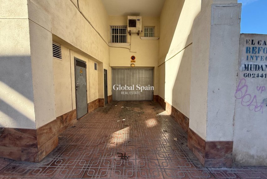 Long Term Rental - PARKING SPACE / GARAGE -
TORREVIEJA - Centro