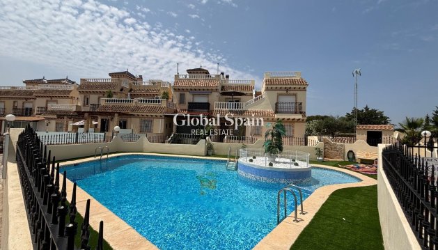 MAISON - Revente - ORIHUELA COSTA -
                Los Almendros-la Florida