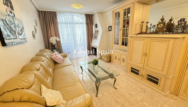 MAISON - Revente - TORREVIEJA -
                Calas blanca