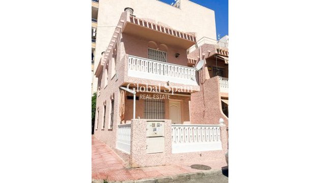 MAISON - Revente - TORREVIEJA -
                Center