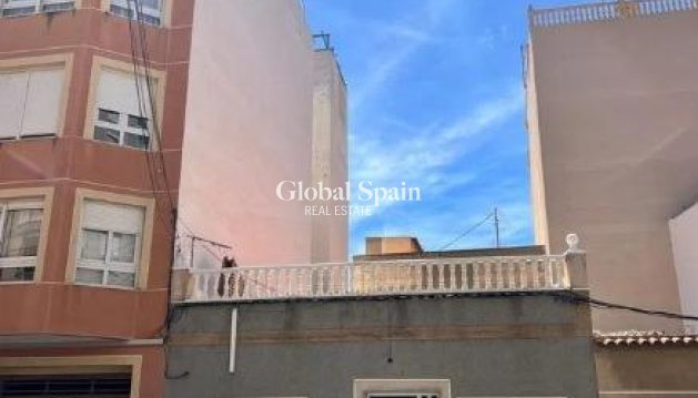 MAISON - Revente - TORREVIEJA -
                Estacion de autobuses