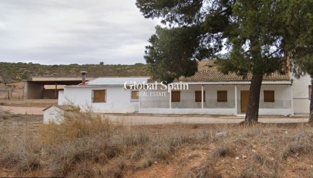 MAISON - Revente - YECLA -
                Inland