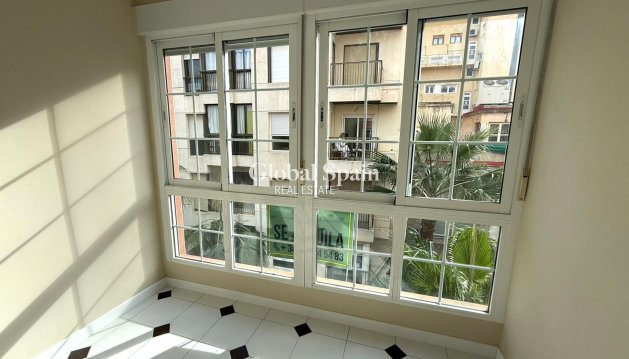 MIESZKANIE - Odsprzedaż - TORREVIEJA -
                Center