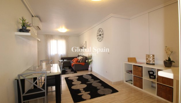 MIESZKANIE - Odsprzedaż - TORREVIEJA -
                Center