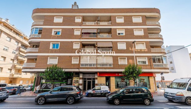 MIESZKANIE - Odsprzedaż - TORREVIEJA -
                Center