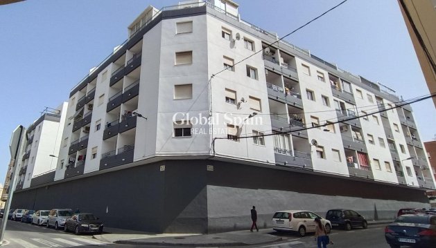 MIESZKANIE - Odsprzedaż - TORREVIEJA -
                El molino