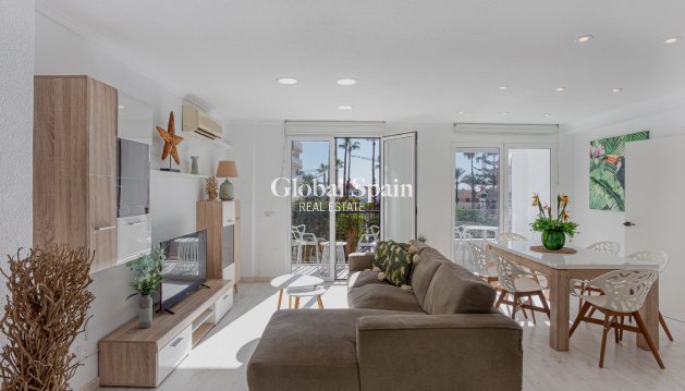 MIESZKANIE - Odsprzedaż - TORREVIEJA -
                