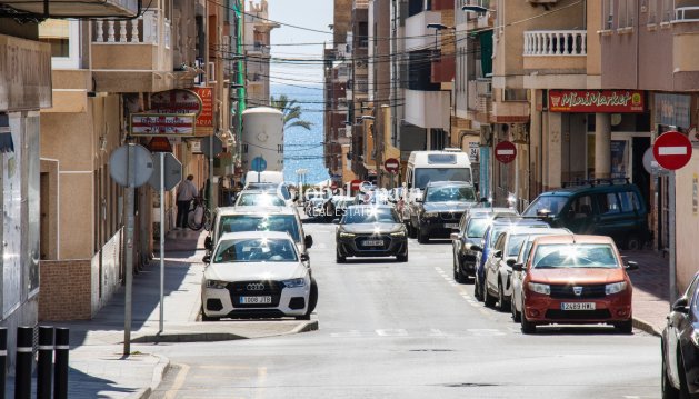 MIESZKANIE - Odsprzedaż - TORREVIEJA -
                