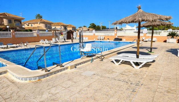 MIESZKANIE - Odsprzedaż - TORREVIEJA -
                