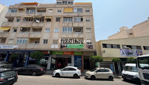 MIESZKANIE - Odsprzedaż - TORREVIEJA -
                