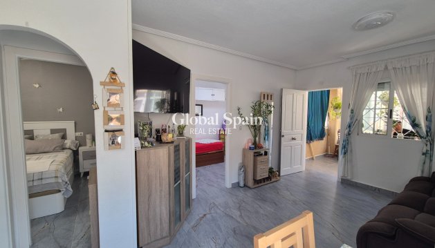 MIESZKANIE - Odsprzedaż - TORREVIEJA -
                