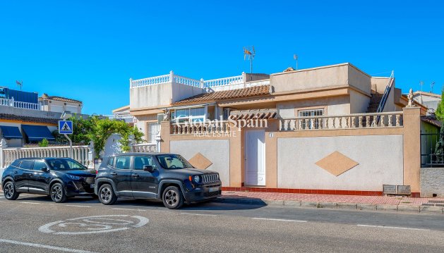 MIESZKANIE - Odsprzedaż - TORREVIEJA -
                