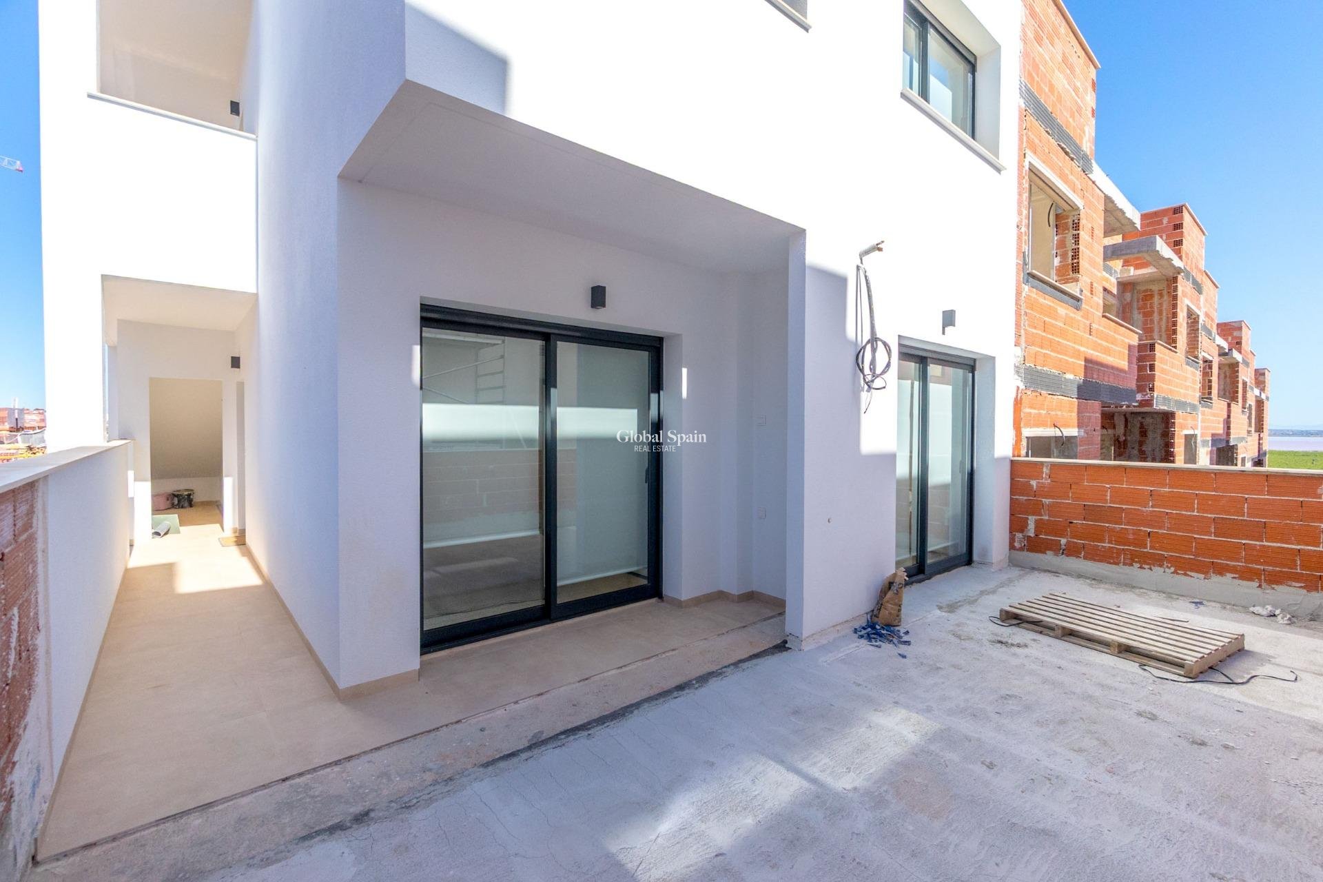 Neubau - Bungalow im obersten Stockwerk -
TORREVIEJA - LOS BALCONES - LOS ALTOS