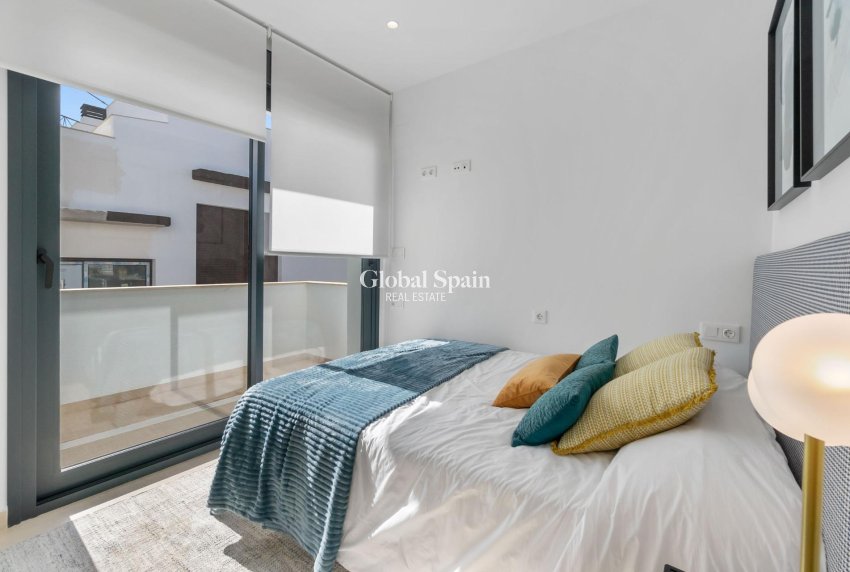 Neubau - Bungalow im obersten Stockwerk -
TORREVIEJA - LOS BALCONES - LOS ALTOS