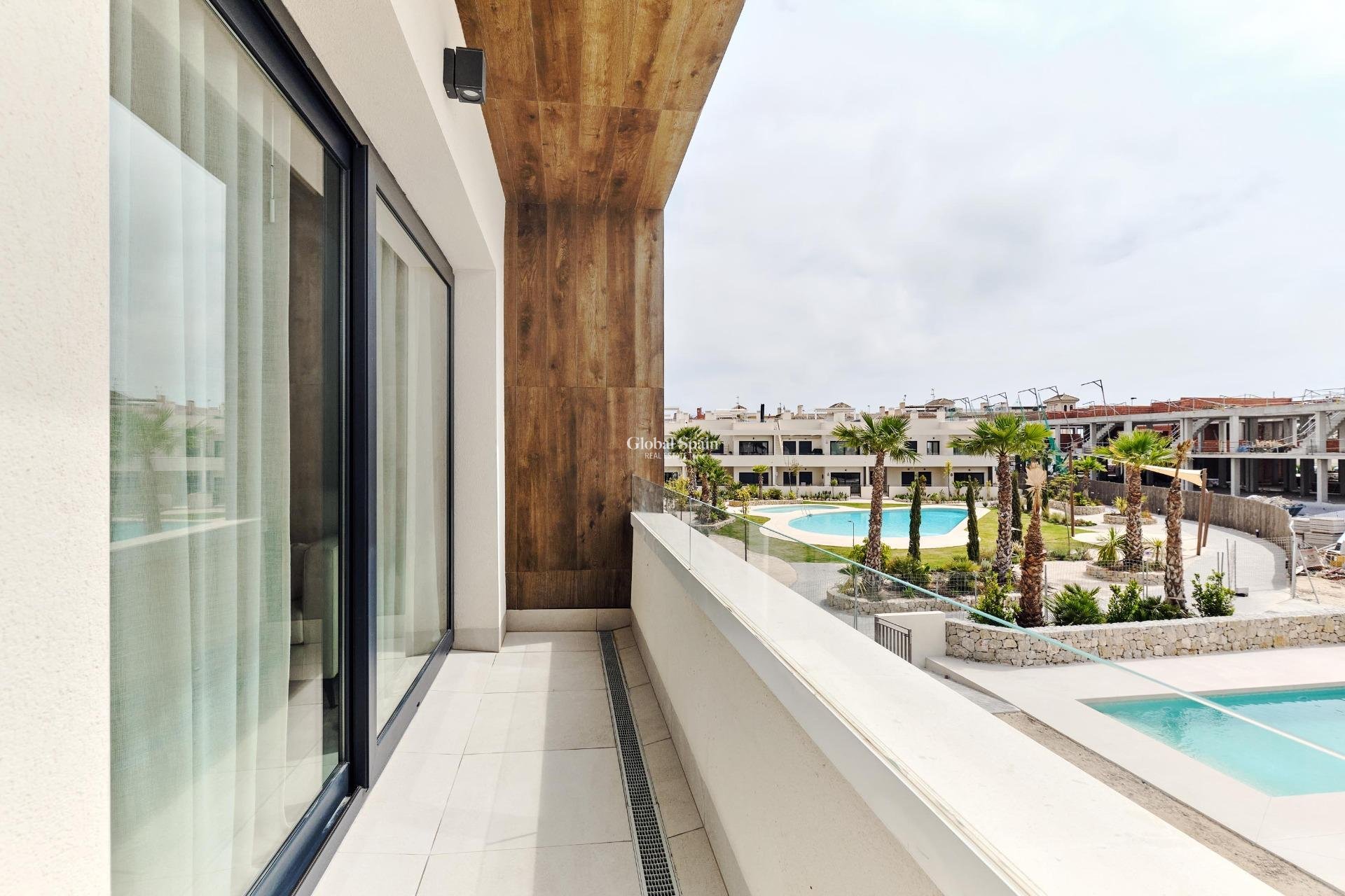 Neubau - Bungalow im obersten Stockwerk -
TORREVIEJA - Villa Amalia