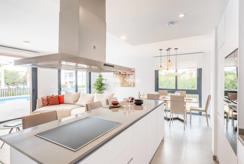 Neubau - Halb freistehend -
Cala Ratjada - CAPDEPERA