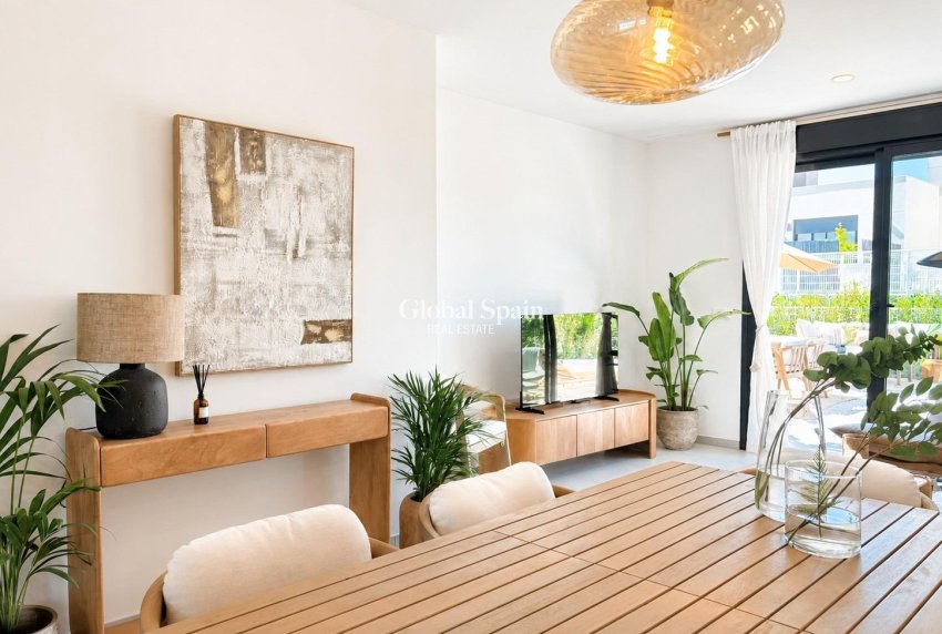Neubau - HAUS -
BAÑOS Y MENDIGO - Altaona Golf