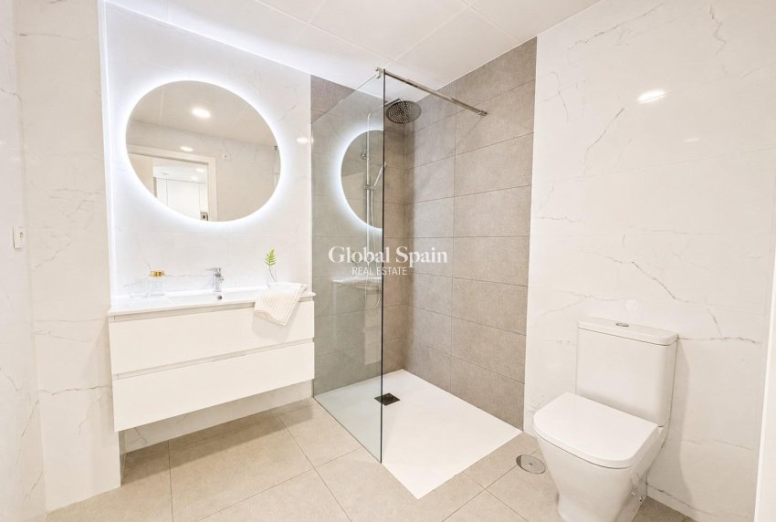 Neubau - HAUS -
BAÑOS Y MENDIGO - Altaona Golf