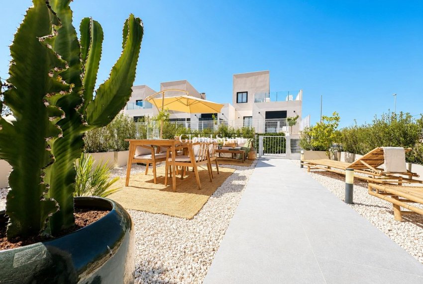 Neubau - HAUS -
BAÑOS Y MENDIGO - Altaona Golf