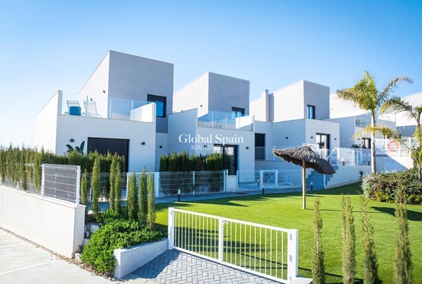 Neubau - HAUS -
BAÑOS Y MENDIGO - Altaona Golf