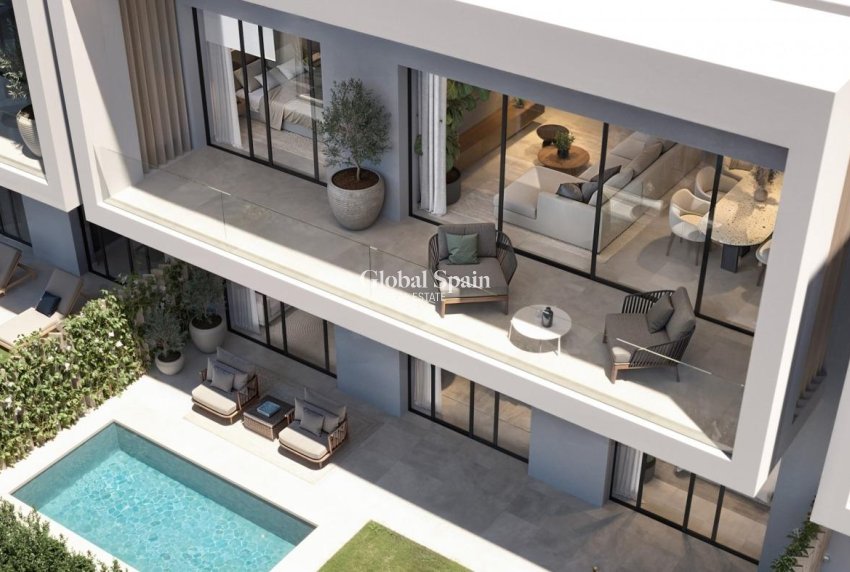 Neubau - HAUS -
CASARES - Casares Del Sol