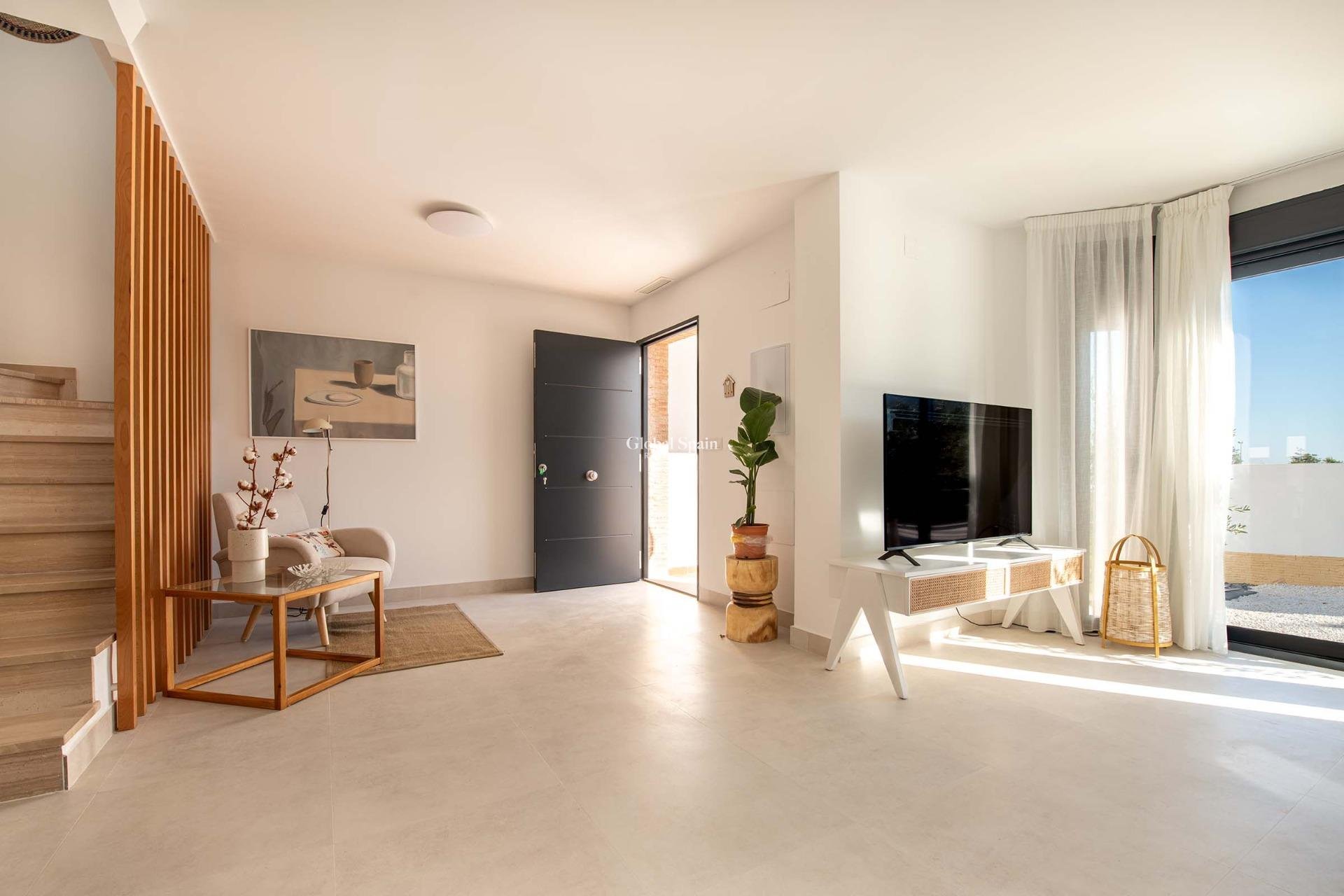Neubau - HAUS -
COX - San Fernando