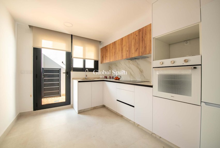Neubau - HAUS -
COX - San Fernando