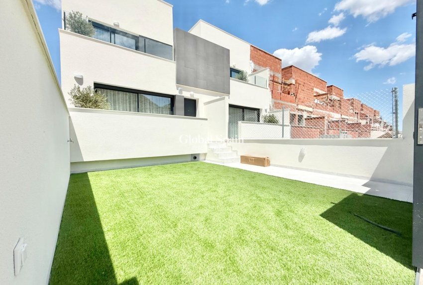Neubau - HAUS -
COX - San Fernando