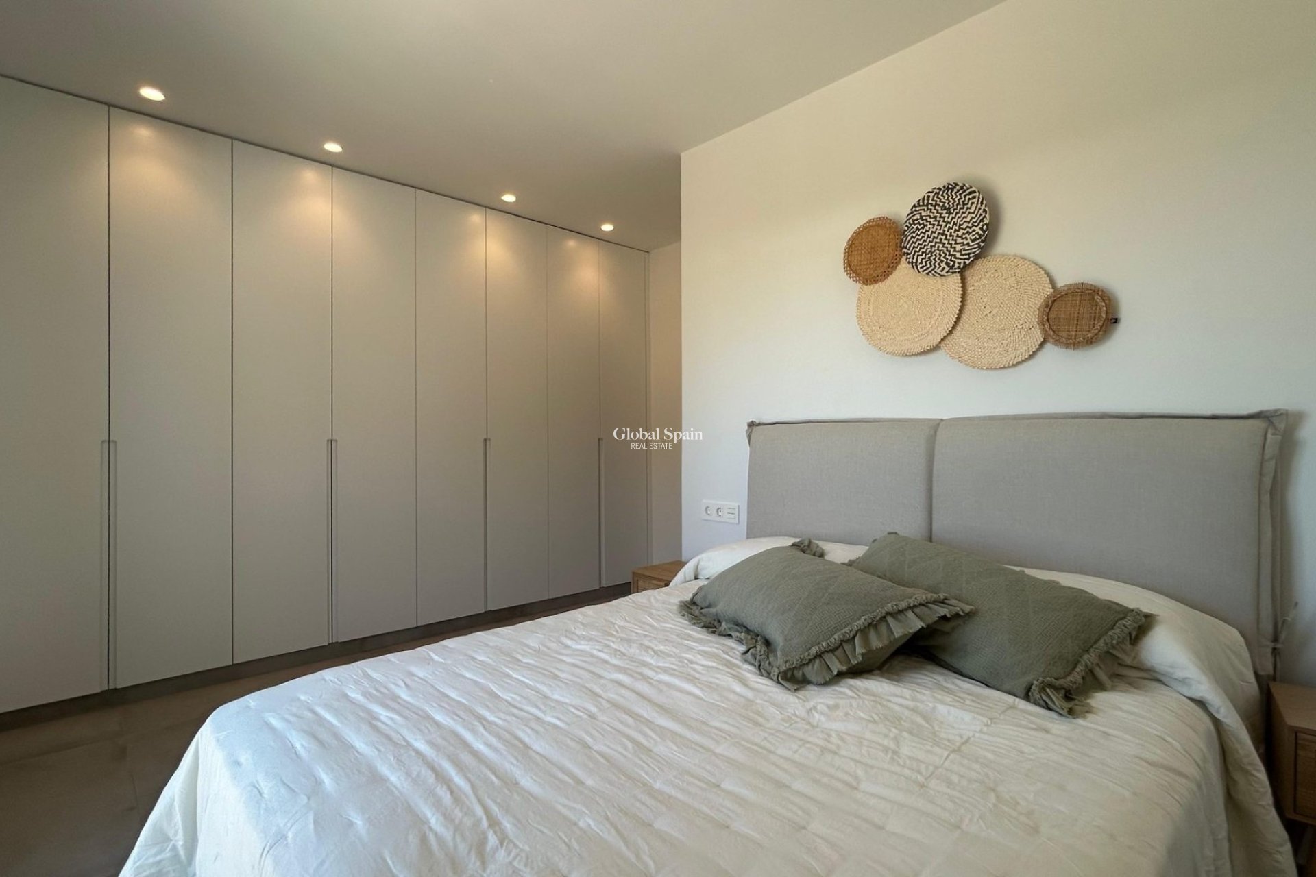 Neubau - HAUS -
PILAR DE LA HORADADA