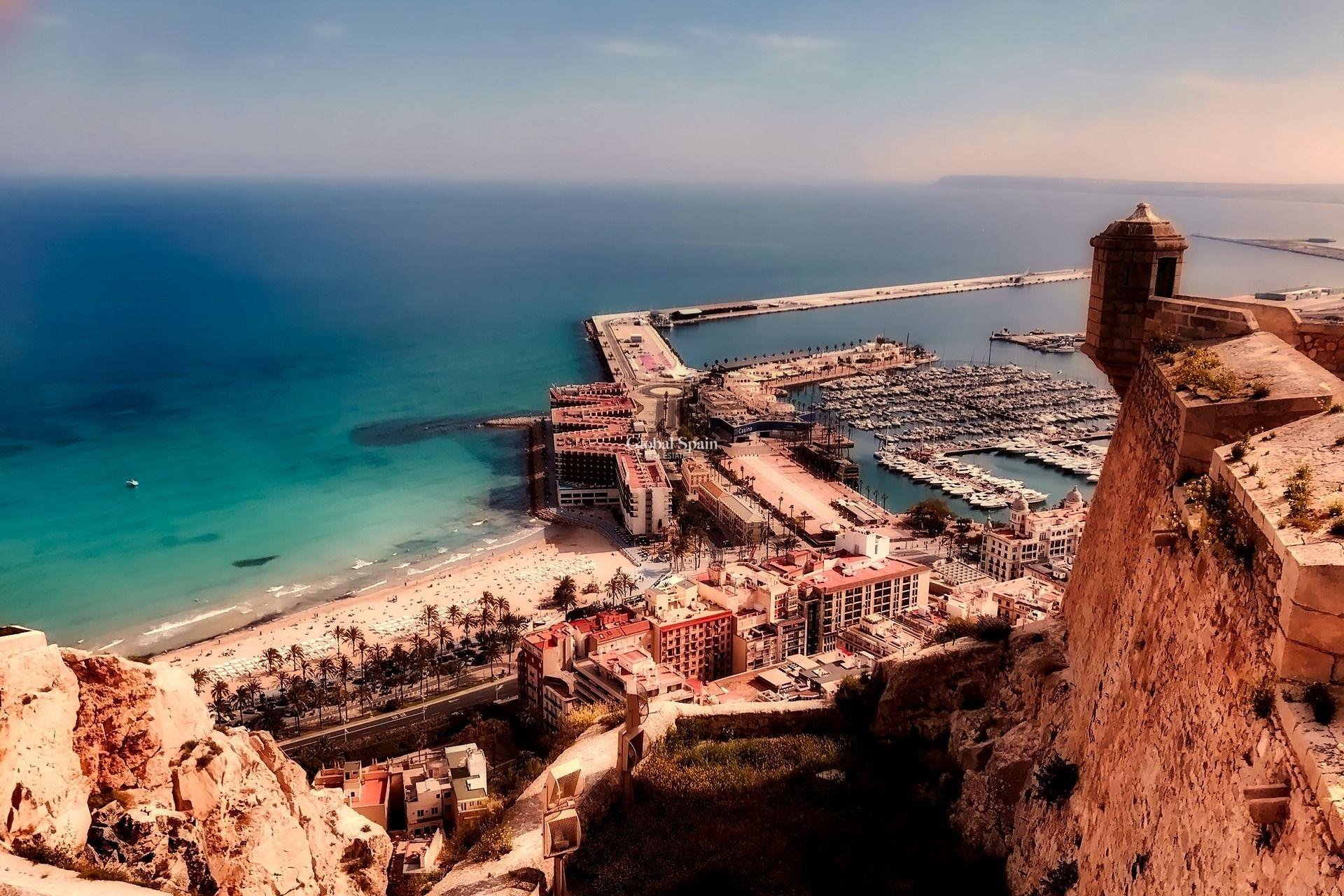 Neubau - PENTHOUSE -
ALICANTE - Centro