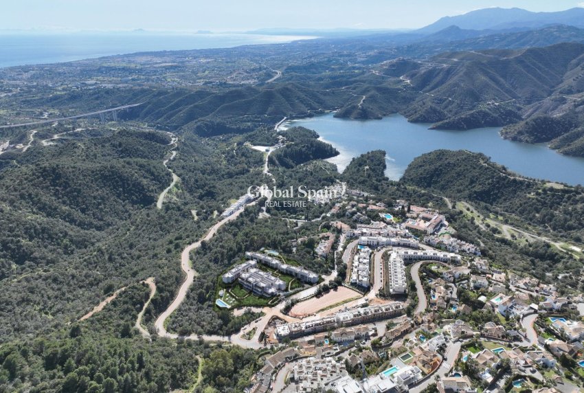 Neubau - PENTHOUSE -
ISTÁN - Urbaniz. Cerros del Lago