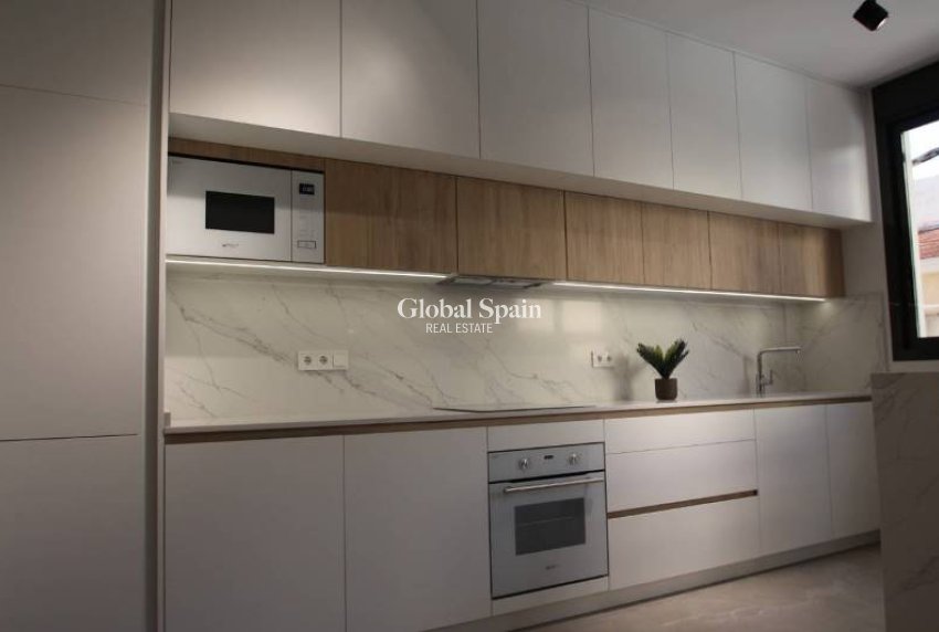 Neubau - PENTHOUSE -
TORREVIEJA - Cerca Playa del Cura