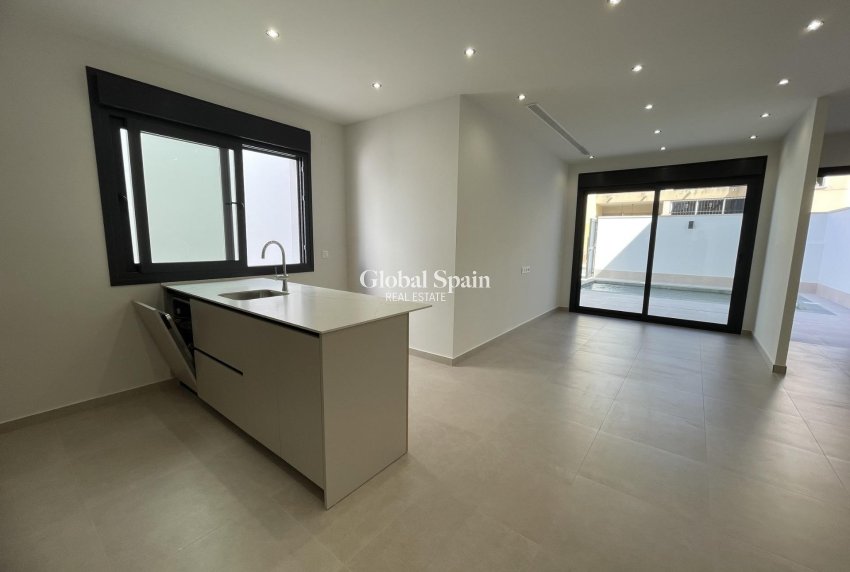 Neubau - Villa -
ALMORADÍ - Heredades