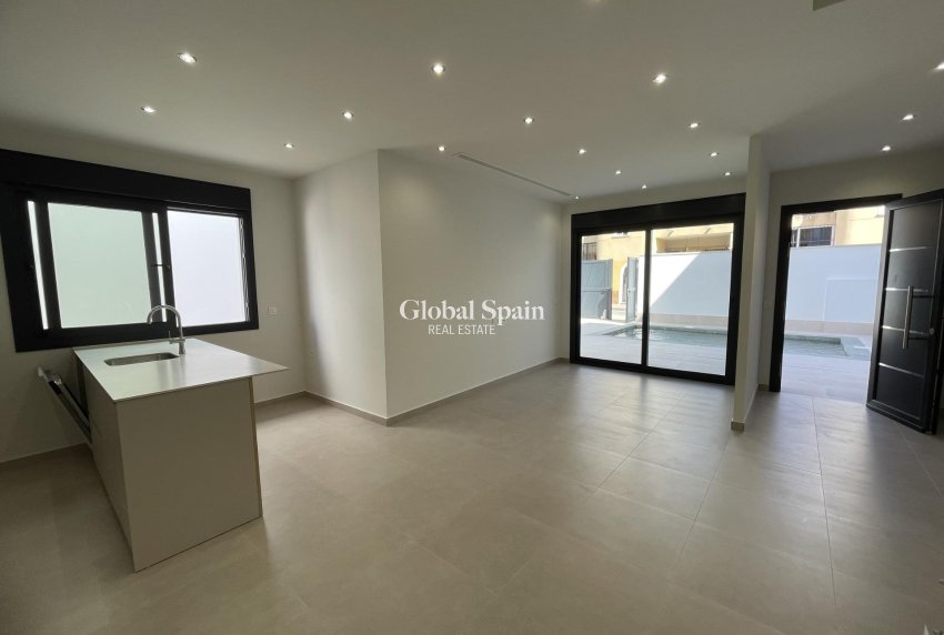 Neubau - Villa -
ALMORADÍ - Heredades