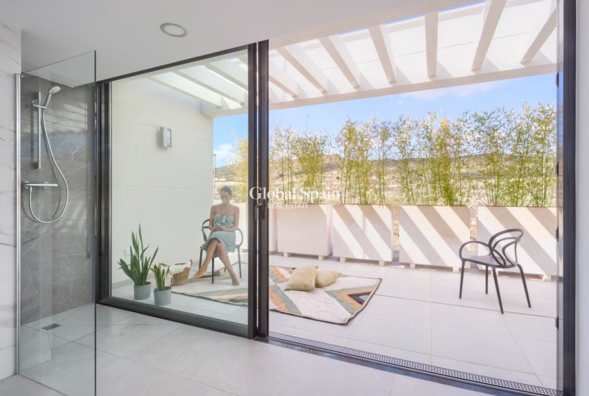 Neubau - Villa -
BAÑOS Y MENDIGO - Altaona Golf