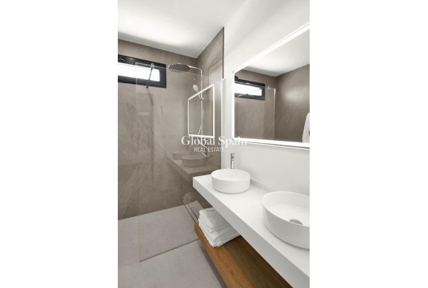 Neubau - VILLA -
BAÑOS Y MENDIGO - Altaona Golf